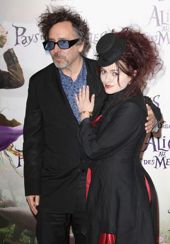  Tim बर्टन & Helena Bonham Carter @ the French Premiere of 'Alice In Wonderland'