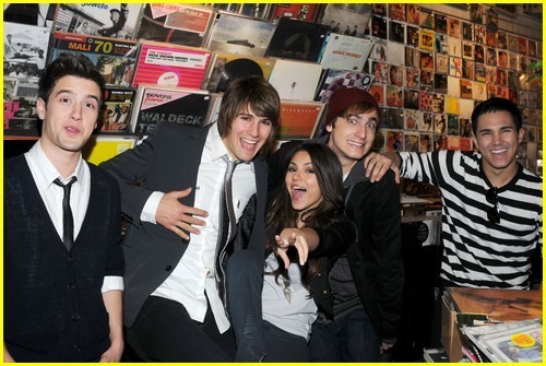  Victoria and Big Time Rush