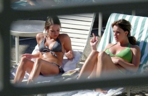  tanning sisters