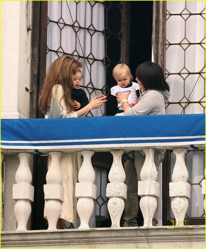  Angelina Jolie: Babies on the Balcony!