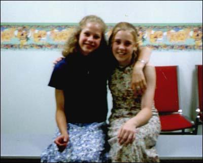  Avril and her sister, Michelle (as kids!)
