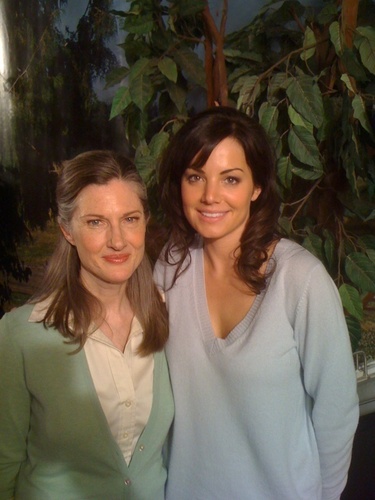  Erica Durance & Annette O'Toole