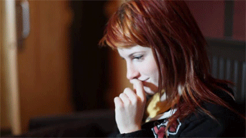 https://images2.fanpop.com/image/photos/11000000/Gifs-hayley-williams-11006647-355-200.gif