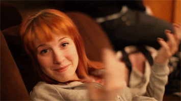 https://images2.fanpop.com/image/photos/11000000/Gifs-hayley-williams-11006652-355-200.gif