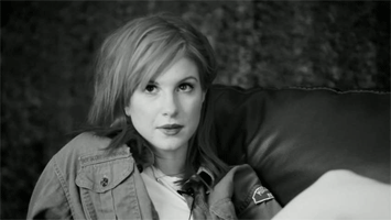 https://images2.fanpop.com/image/photos/11000000/Gifs-hayley-williams-11006662-355-200.gif
