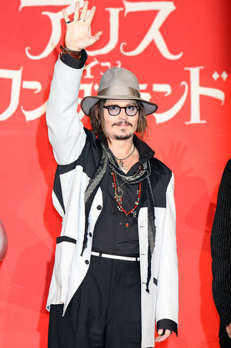  Johnny Depp @ the Nhật Bản Premiere of Tim Burton's 'Alice In Wonderland'