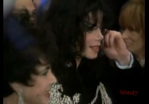  MJ with Elisabeth Taylor for an event