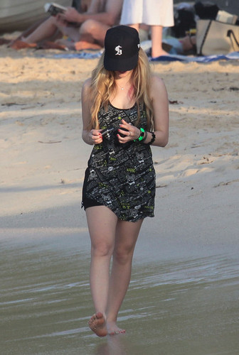  Avril at beach!