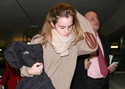  Emma Watson Gets Back to the UK