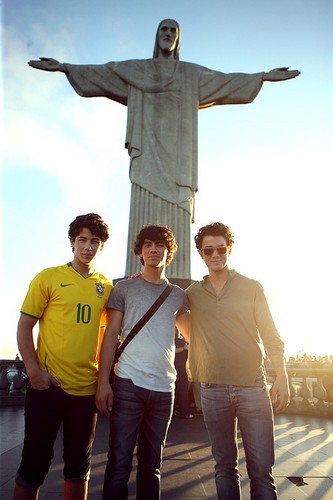  Jonas Brothers