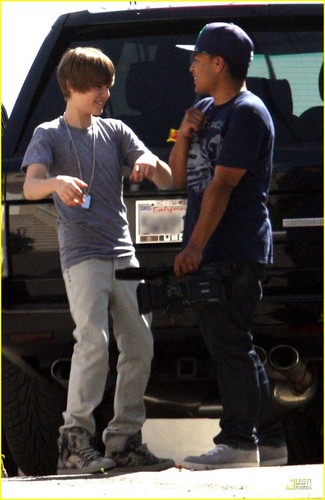 Justin Bieber & Sean Kingston Shoot Eenie Meenie Music Video