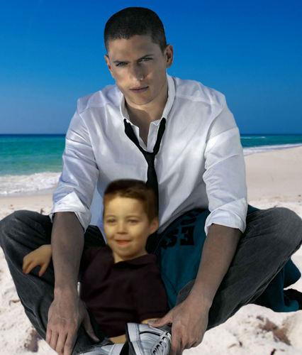  Michael Scofield with his little son MJ