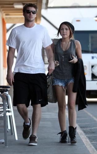 Miley Cyrus and Liam Hemsworth at Sushi Dan (March 29)