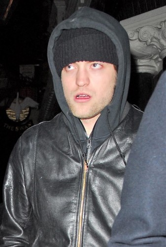  Rob Pattinson Out in ロンドン [03.26]