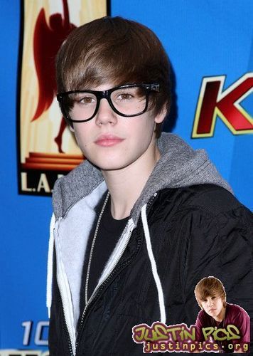 Appearances > 2010 > KIIS-FM Presents Justin Bieber At Nokia Plaza- Feb 12