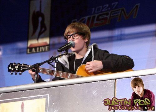  Appearances > 2010 > KIIS-FM Presents Justin Bieber At Nokia Plaza- Feb 12