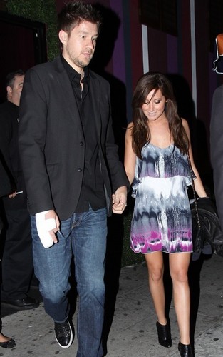  Ashley Tisdale and Scott Speer at Beso (April 2)