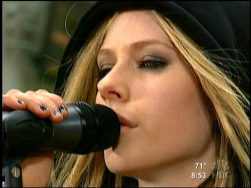  Avril Lavigne Live images!