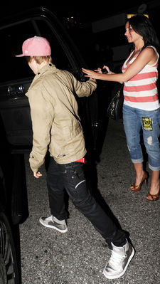 Candids > 2010 > March 30th - Black Eyed Peas Concert