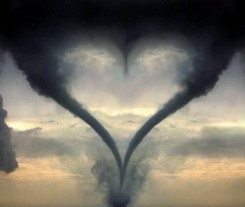  Gods l’amour Through Stormy Times