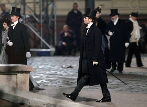  HQ pic of Robert on the Bel Ami set 4/1/10