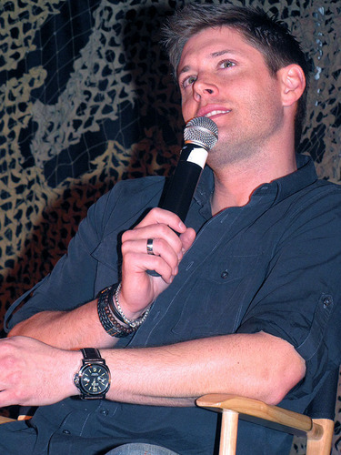  Jensen Ackles at LA Con 2010