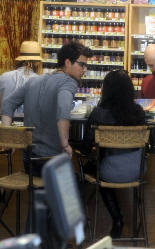  Joe Jonas and Demi Lovato at Erewhon Foods grocery store (April 3)
