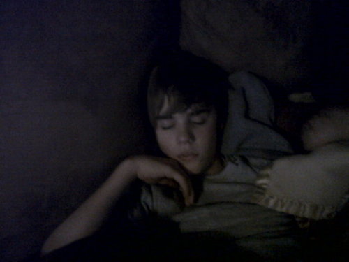  Justin looks adorable when hes sleeping :)