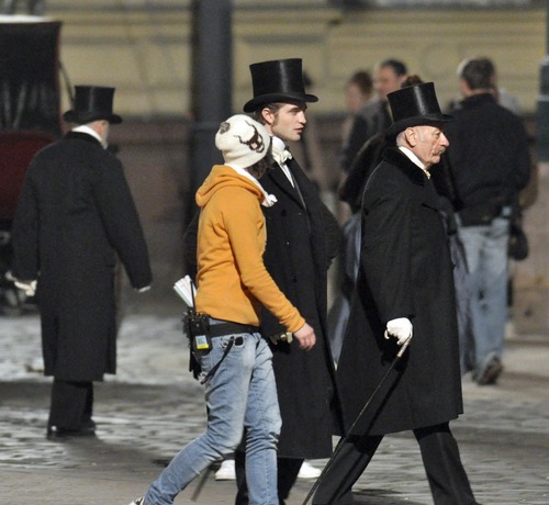  madami HQ Pictures: Rob on 'Bel Ami' set