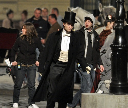  meer HQ Pictures: Rob on 'Bel Ami' set
