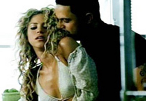  Shakira baciare