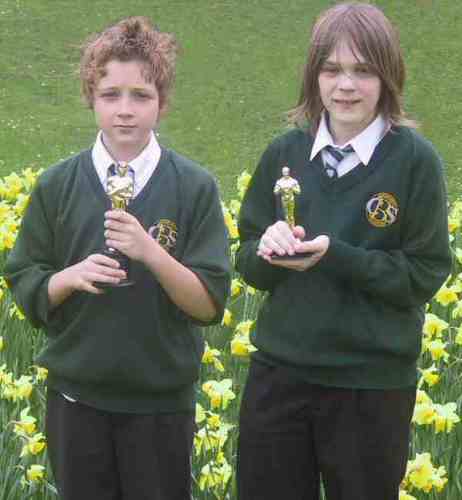  Two Jahr 9 pupils from Barry Comprehensive School