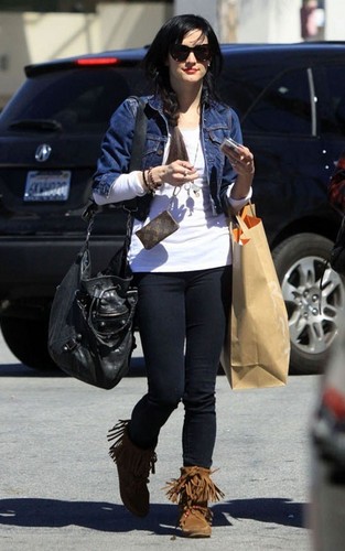  Ashlee out in Studio City