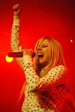  Avril Live picha