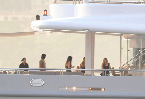  Avril on a yacht