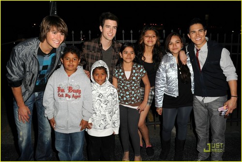  Big Time Rush and a family