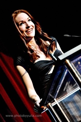  Catya Maré receives Hollywood موسیقی in Media Award