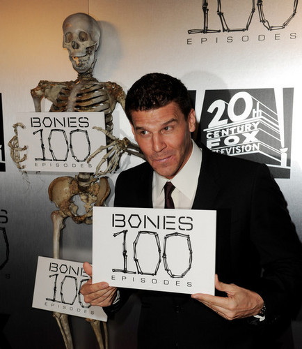  renard Celebrates Bones 100th Episode