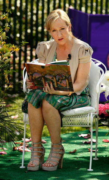JK Rowling reads at the White House (Easter Egg Roll 2010). 