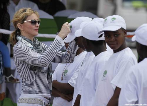 Madonna lays first brick of her Malawi school