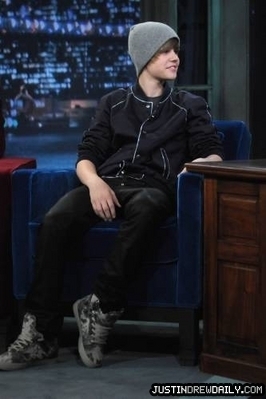  Televisione > Interviews/Performances > 2010 > Late Night With Jimmy Fallon (8th April 2010)