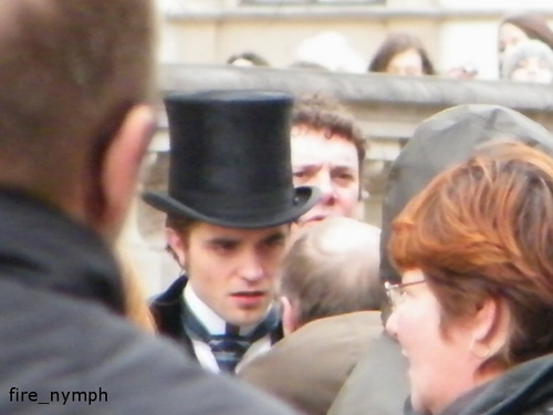  fan pics of Rob on the set of Bel Ami