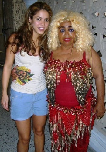  Шакира and transvestite