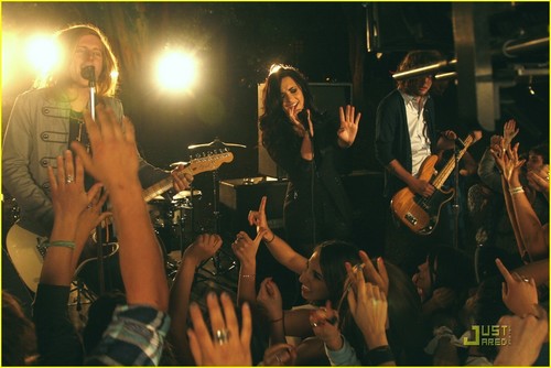  Demi Lovato: ‘Dream’ Video Shoot with We The Kings!