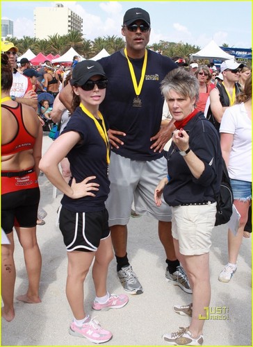  Eliza Dushku: South beach, pwani Triathlon with Rick FoxRead