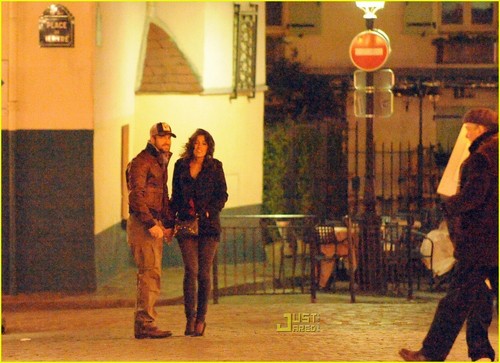  Gerard Butler & Laurie Cholewa's rendez-vous amoureux, date -- FIRST PICS