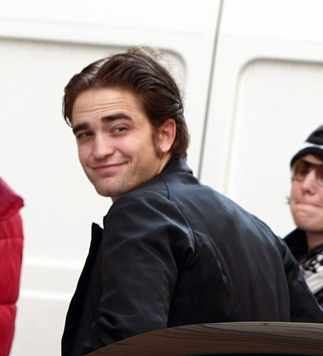  HQ Pictures of Rob filming 'Bel Ami' on April 9th