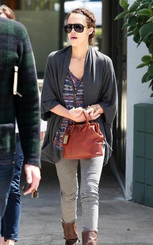  Jessica out in Brentwood