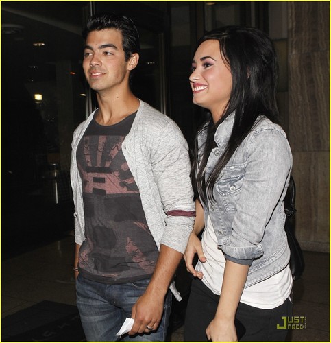  Joe Jonas & Demi Lovato: Arclight datum Night!