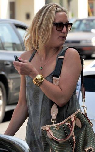  Kate Hudson out to lunch in Santa Monica (March 23)